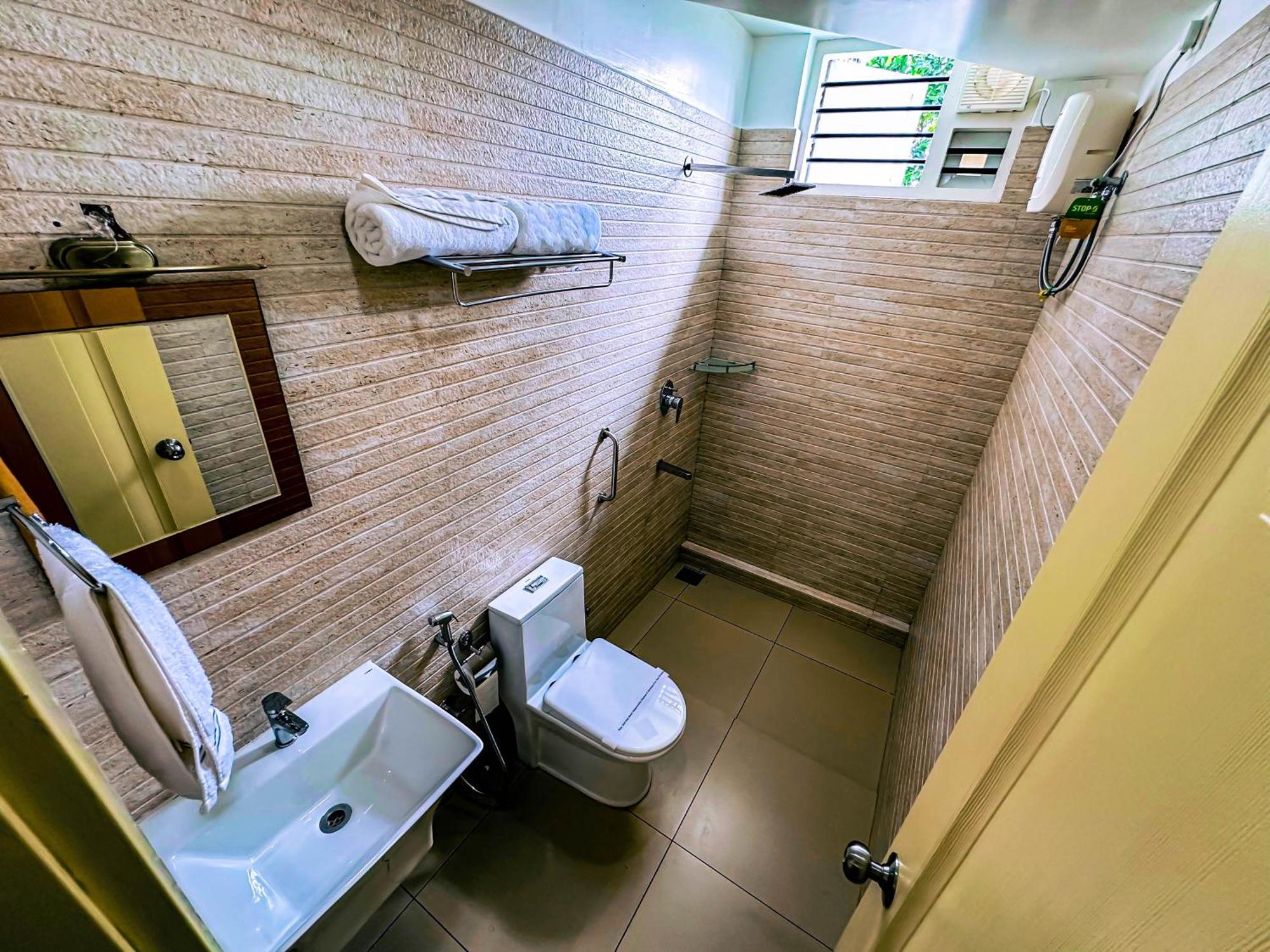 Boulevard Resorts Kakkadampoyil Kültér fotó